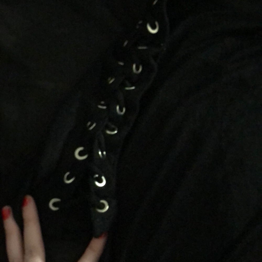 black blouse - Picture 4 of 5